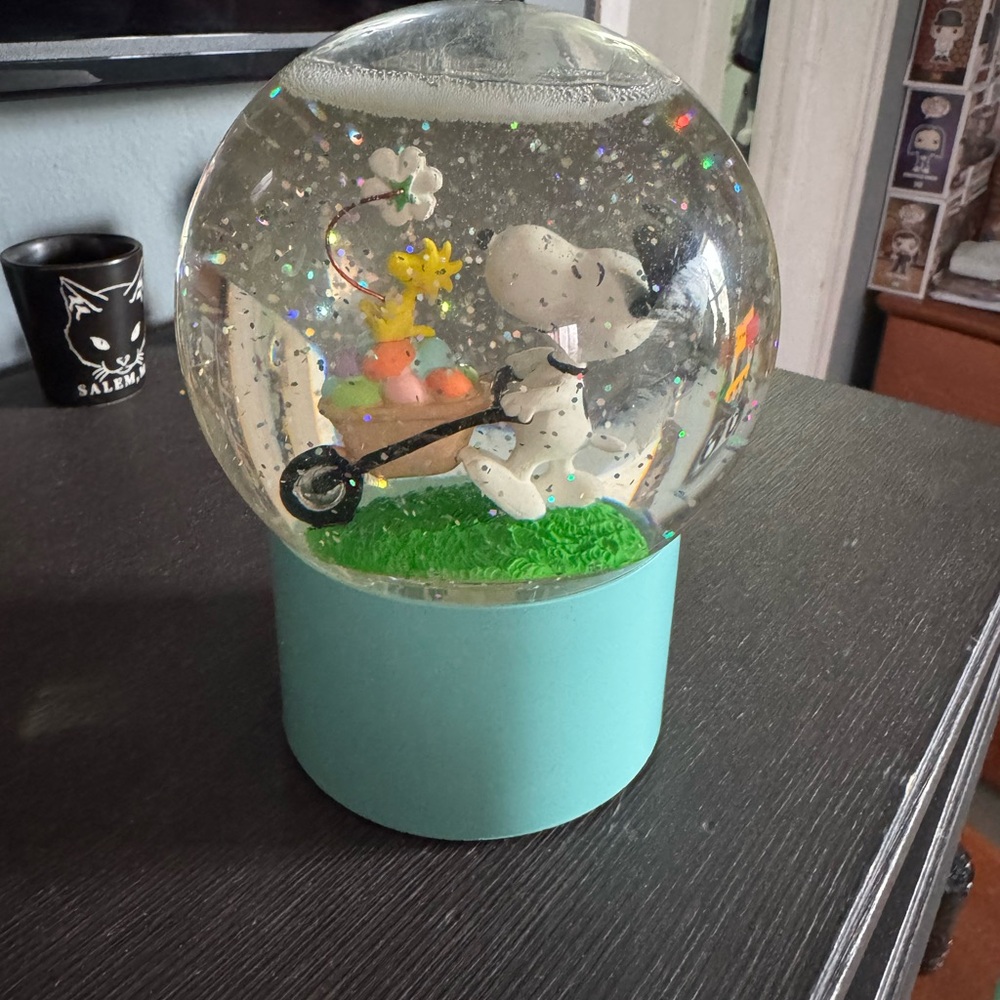 Snoopy Easter Snow Globe with Blue Base